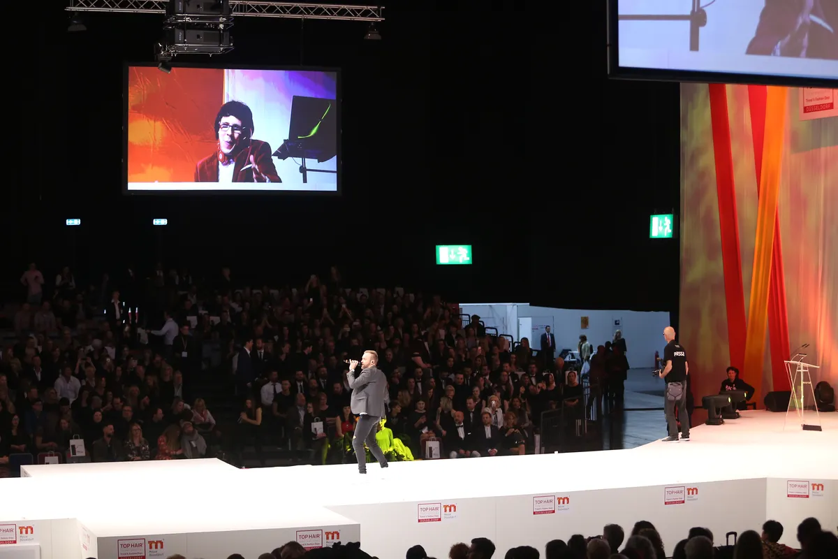 Deejay Plus sorgt für Mode-Show mit erstklassiger Musik auf dem Catwalk.